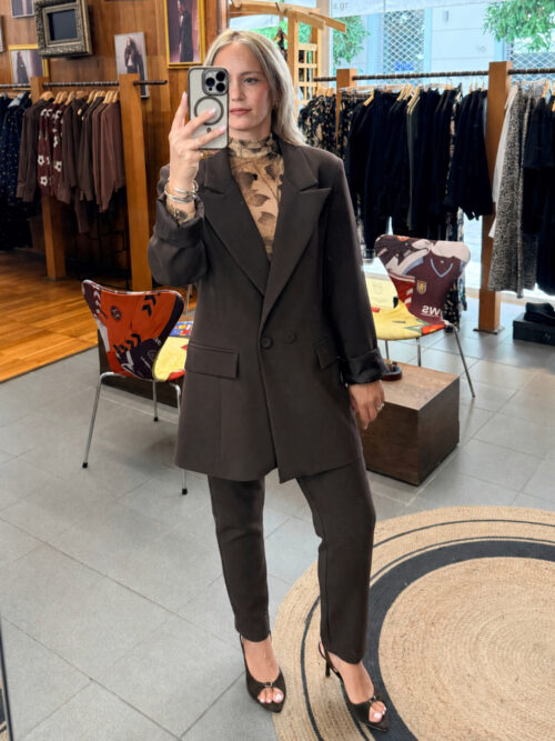 4576 brown