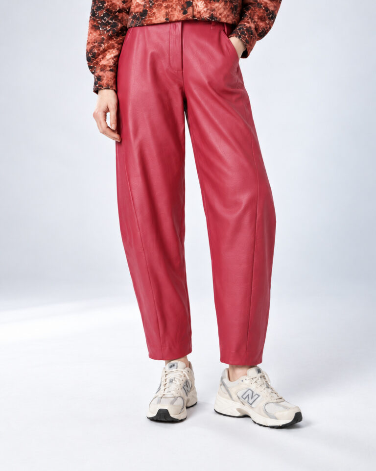 moutaki cukagr panteloni slouchy wine1